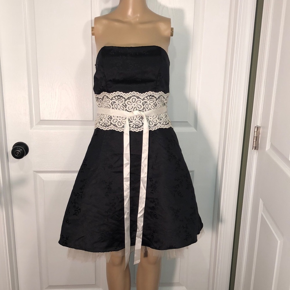 Roberta Black & White Dress. 7/8